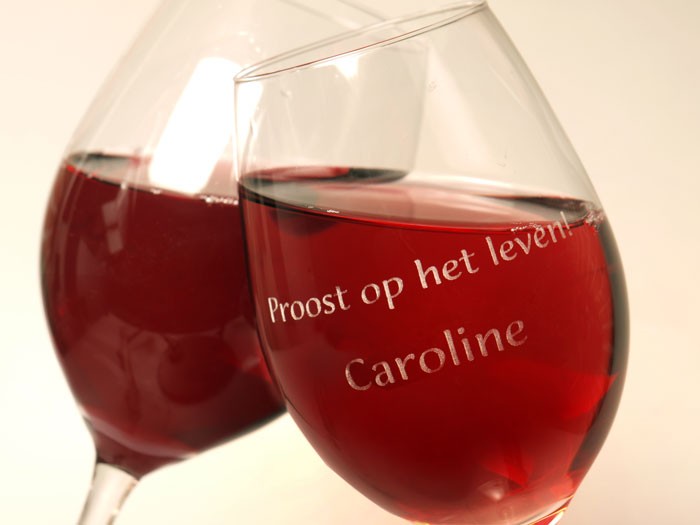 Wijnglas met unieke gedenkgravering. 